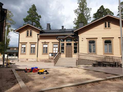 Järvenperä resident park building