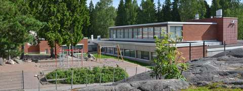 The school building of Kalajärven koulu.